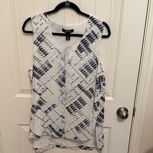White House Black Market Geometric Sleeveless Blouse - Navy and White Size Large